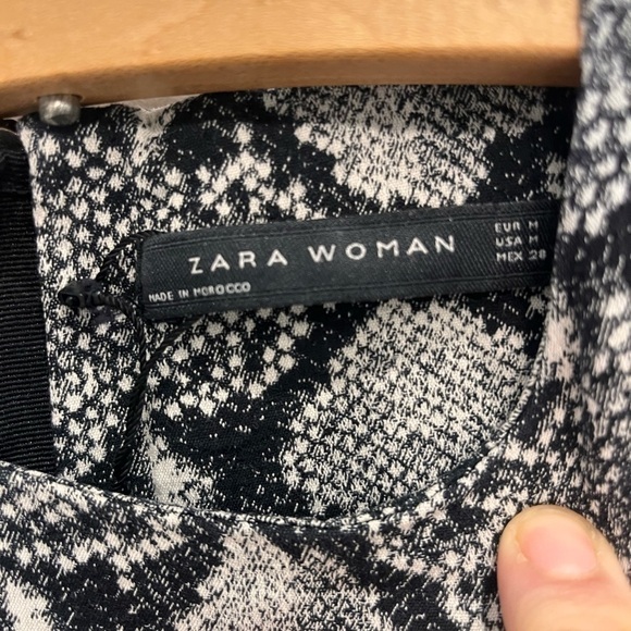 2/40$𝅺SNAKE print Zara  short sleeve tunic size m - Picture 3 of 7